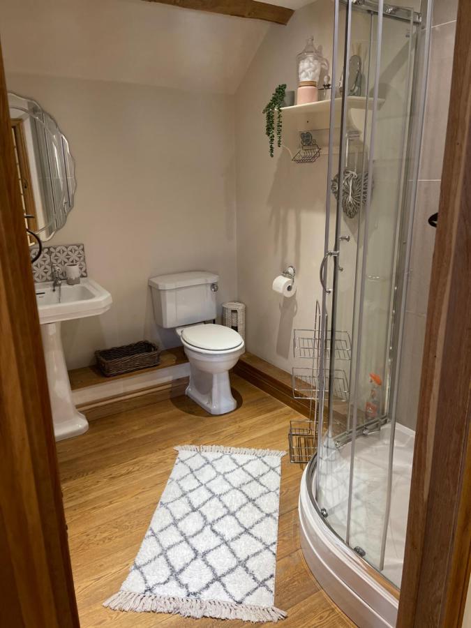 The Cider Barn - Spacious First Floor Apartment Set Within Barn Conversion Cheltenham Kültér fotó